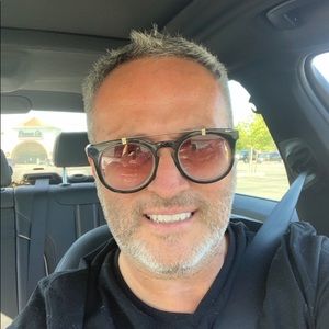 Meet your Posher, Larry